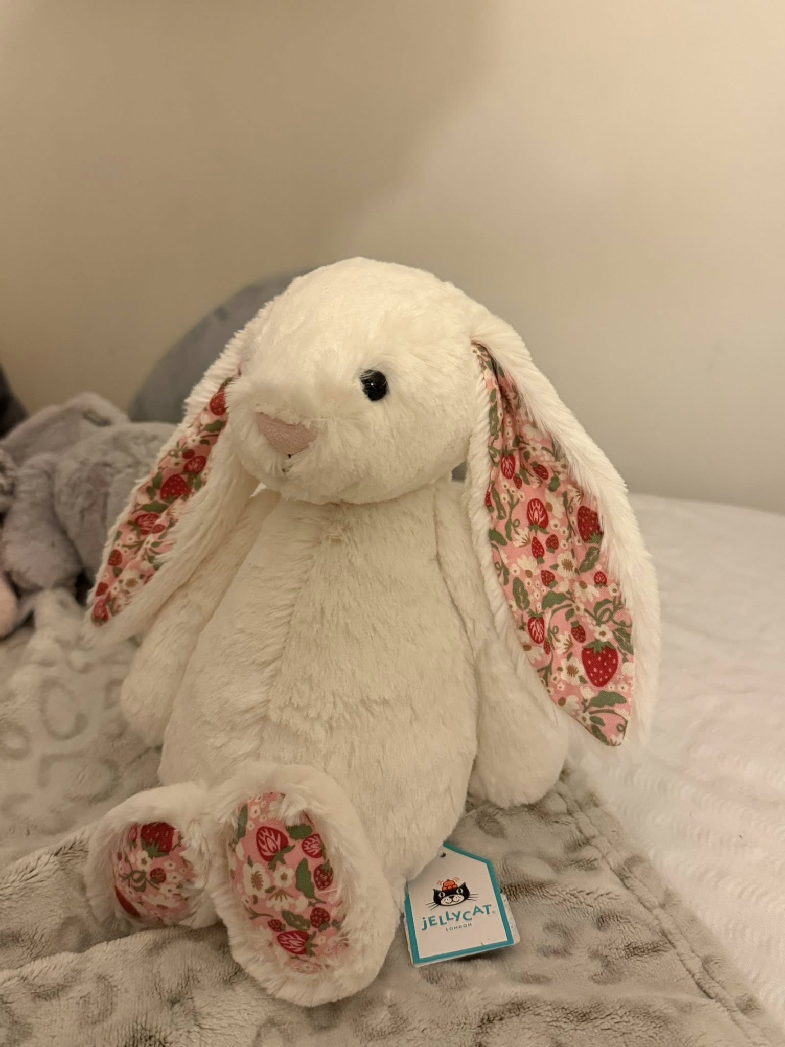 Blossom Cream Bunny 'Berry' – Leona