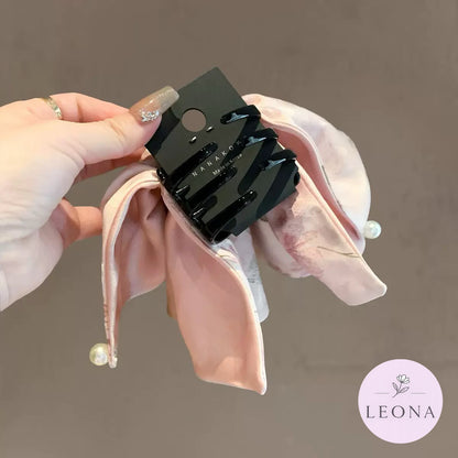 Korean Style Bow Shark Clip