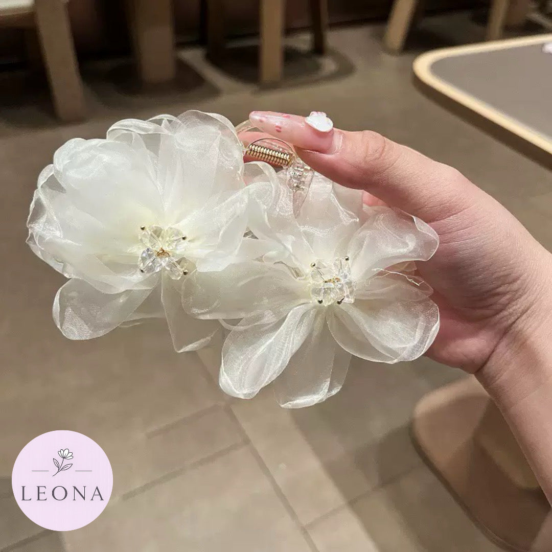 French Elegant Petal Claw